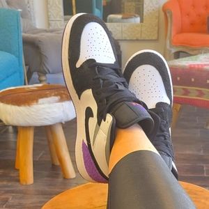 AIR JORDAN 1 MID SE"Court Purple Suede" youth size 6